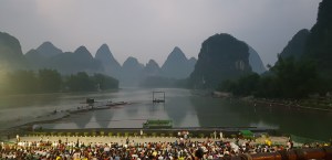 La scène qui est la rivière Li et les montagnes