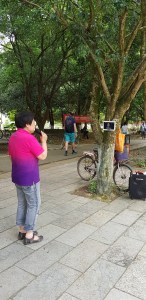 Karaoké improvisé dans un parc