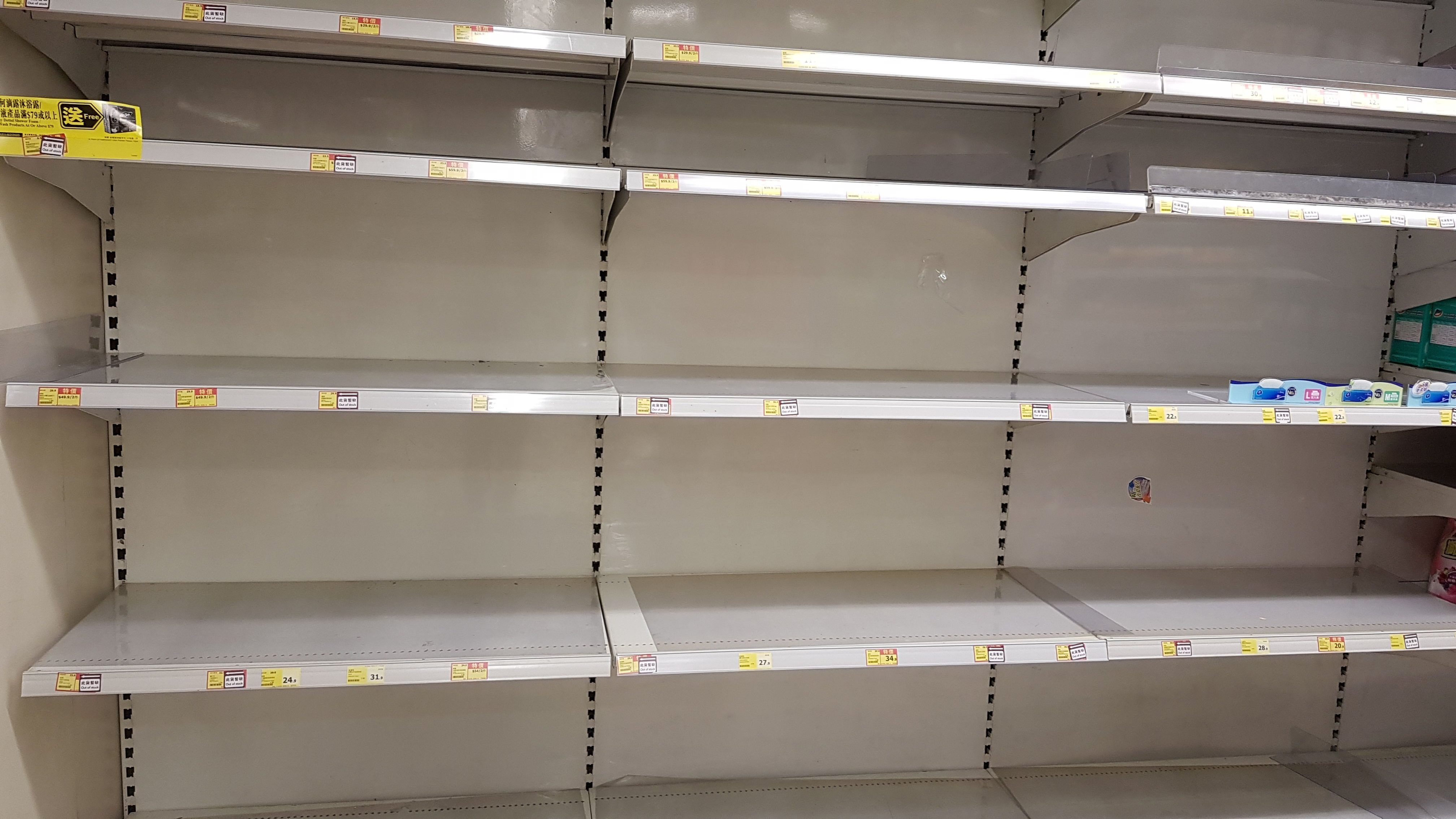 Les rayons du supermarché il y a un mois... Maintenant, c'est réglé. 